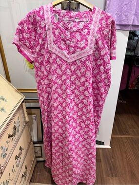 Vintage handmade Women's Pink Printed Muumuu/maxi  - l/xl